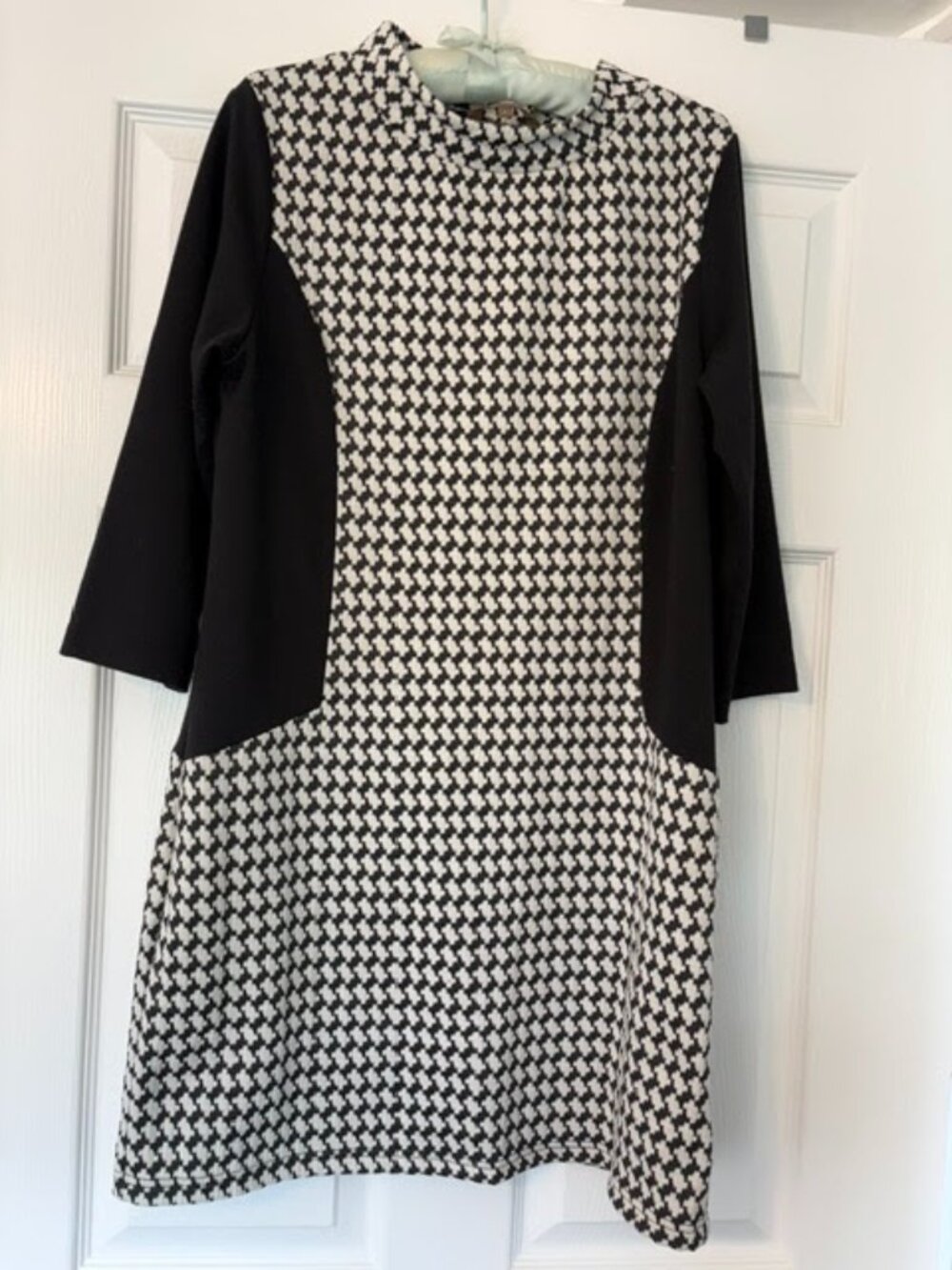 European brand Aventura size L (EU) cotton poly blend houndstooth and black dres